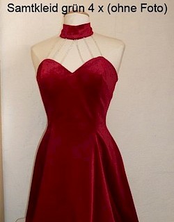 Samtkleid | Bestand: 4 x rot, 4 x grün